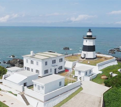 淺水灣→海景咖啡街→金山老街→老梅迷宮→老梅石槽→富貴角燈塔→前往營地→BBQ野餐→返程